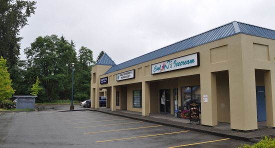 Storefronts and parking in Murrayville, Saturday afternoon